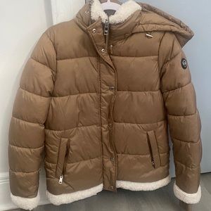 heyy this brand new coat i brought from macys its a small women its real warm.